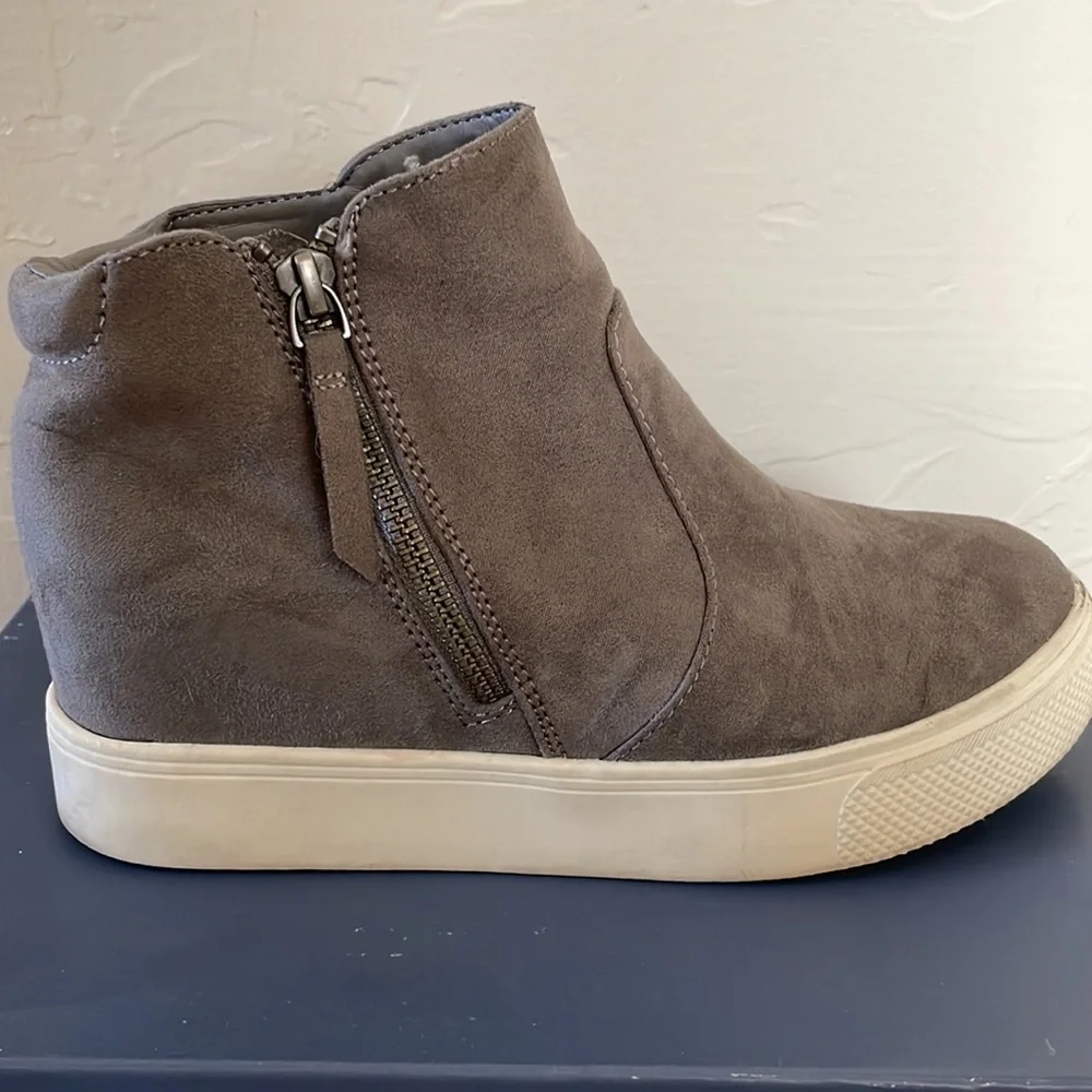 Universal Thread Booties - Picture 2 of 4